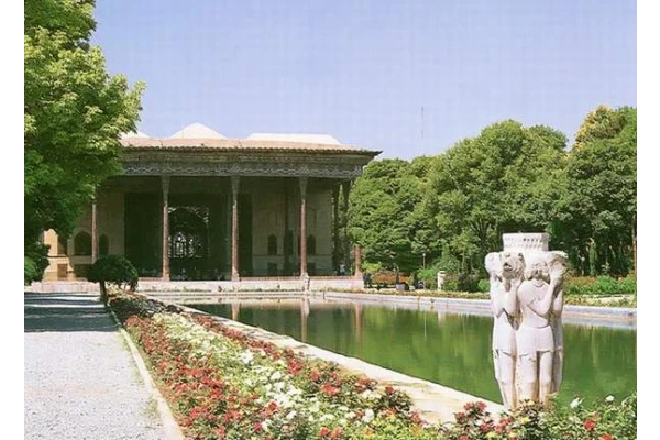 پاورپوینت باغهای ایران از باستان تا اکنون