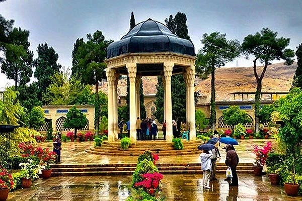تحلیل معماری آرامگاه ایرانی | پاورپوینت قابل ویرایش (۷ اسلاید)