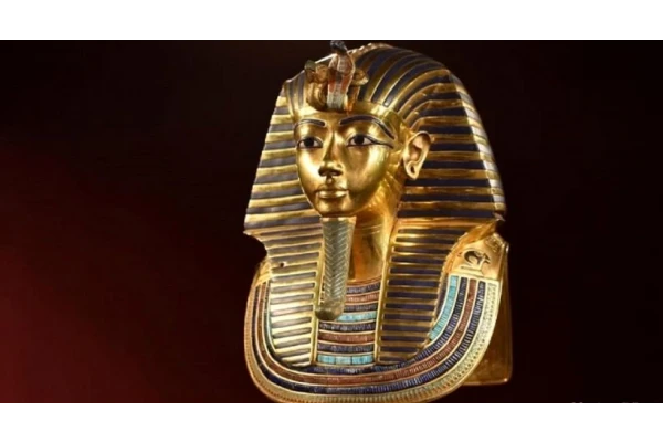 کتاب قدیمی راز مخوف مقبره فرعون